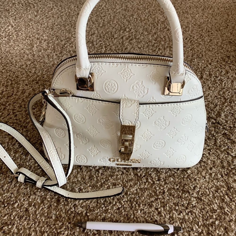Small NWT Guess Purse